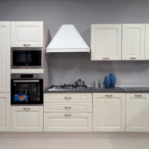 Cucina lineare in legno “Bea”
